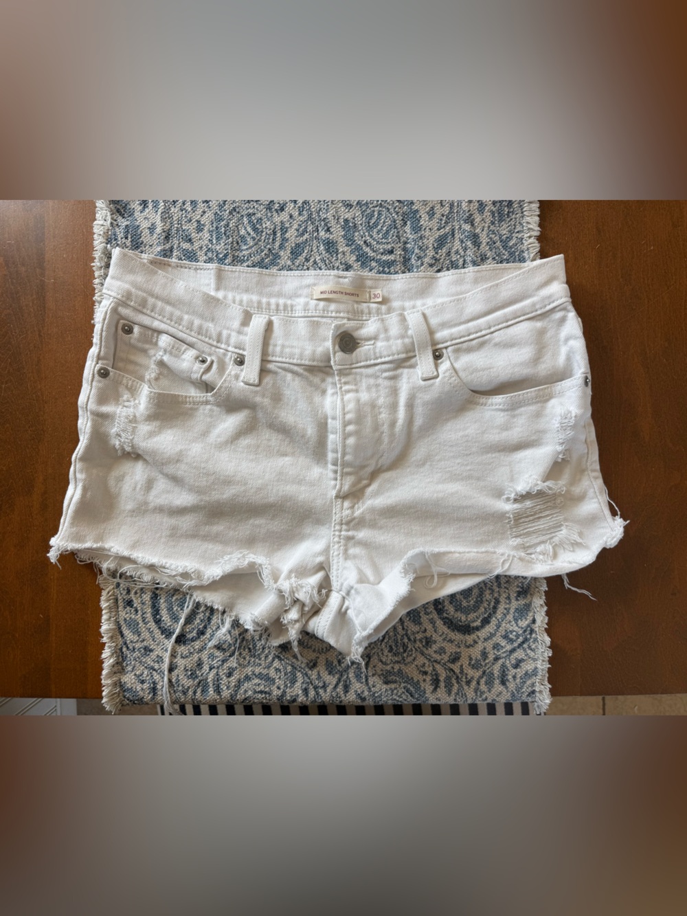 Size 30 Levi’s Women’s White Distressed Denim Jean Shorts